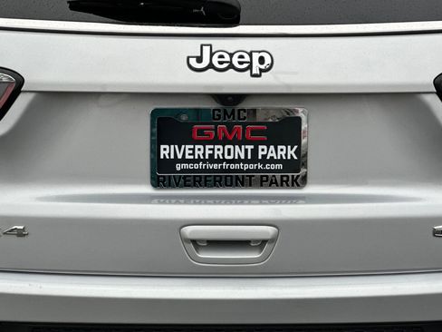 Used 2024 Jeep Compass Latitude image 45