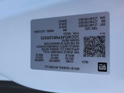 Used 2024 Chevrolet Express 2500 Work Van w/ Driver Convenience Package image 32