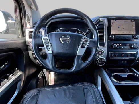 Used 2021 Nissan Titan SV w/ SV Convenience Package image 5