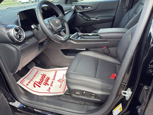 Used 2025 Chevrolet Equinox LT w/ Convenience Package II image 11