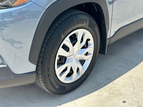 Used 2026 Toyota Corolla Cross L image 9