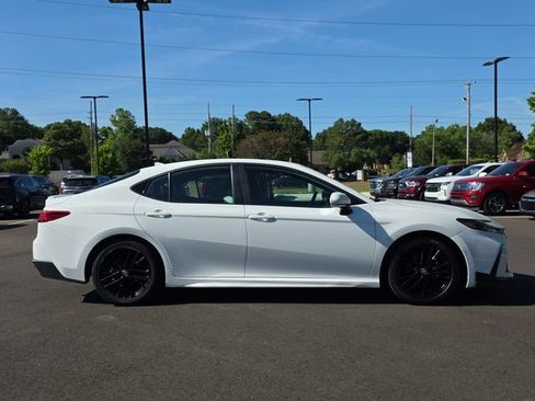 Used 2025 Toyota Camry SE FWD image 6