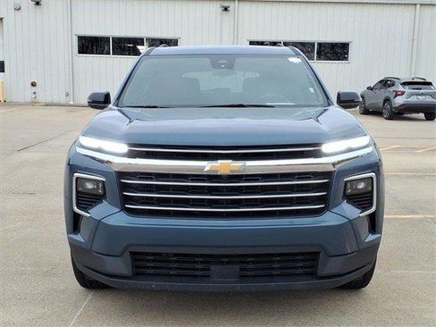 Used 2025 Chevrolet Traverse LT image 7