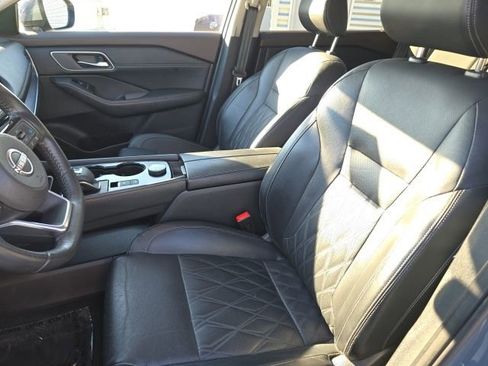 Used 2022 Nissan Rogue Platinum image 11