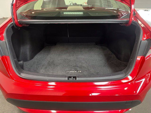 Used 2020 Toyota Corolla LE w/ Carpet Mat Package (TMS) FWD image 17