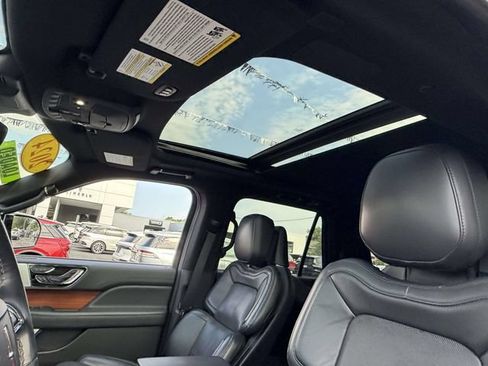 Certified 2024 Lincoln Navigator Reserve AWD/4WD image 11