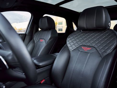 Used 2022 Bentley Bentayga image 42