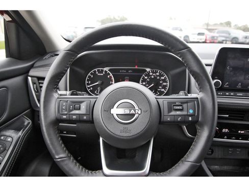 Used 2024 Nissan Rogue SV w/ SV Premium Package image 15