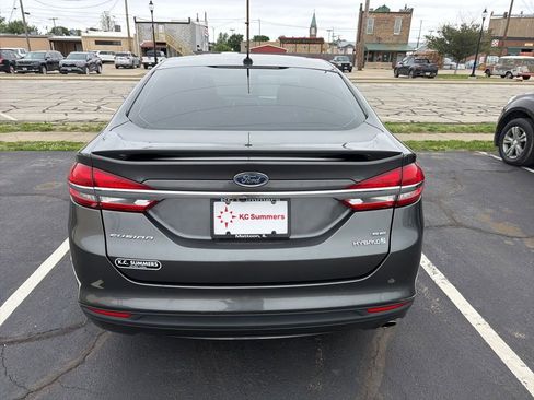 Used 2017 Ford Fusion SE w/ Equipment Group 601A FWD image 4