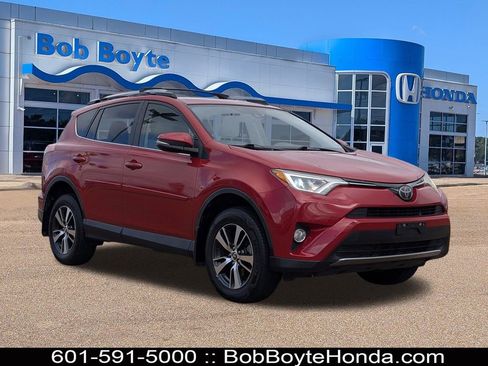 Used 2017 Toyota RAV4 XLE image 1