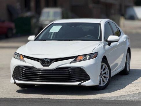 Used 2019 Toyota Camry LE FWD image 1