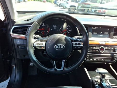 Used 2018 Kia Cadenza Premium w/ Paint Protection Package FWD image 7