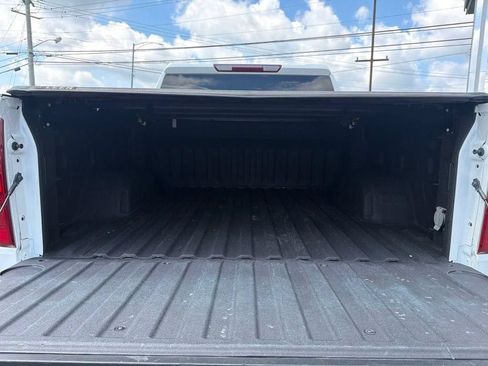 Used 2022 Chevrolet Silverado 1500 LT AWD/4WD image 9