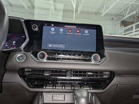 Used 2024 GMC Canyon Elevation w/ Convenience Package image 31