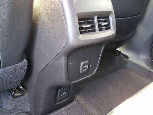 Used 2024 GMC Terrain SLT image 14