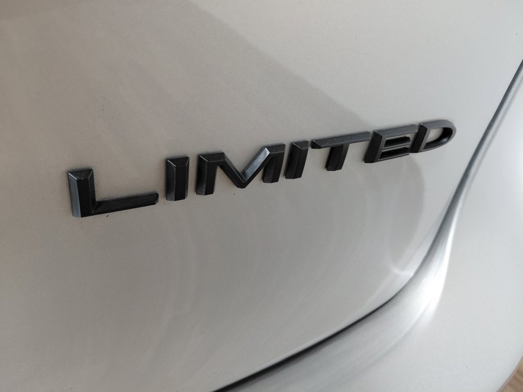 Certified 2026 Chrysler Pacifica Limited w/ S Appearance Package FWD image 25