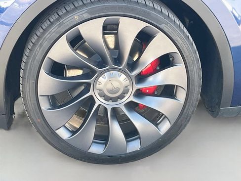 Used 2024 Tesla Model Y Performance AWD/4WD image 31