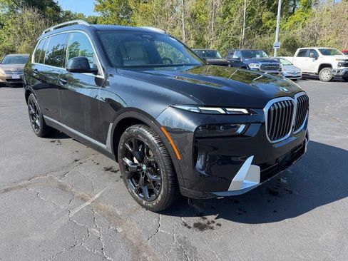 Used 2025 BMW X7 xDrive40i w/ Premium Package AWD/4WD image 4