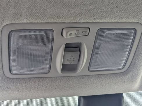 Used 2024 Hyundai Venue SEL FWD image 30