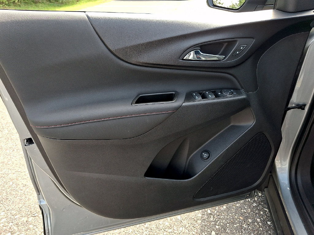 Used 2023 Chevrolet Equinox RS AWD/4WD image 16