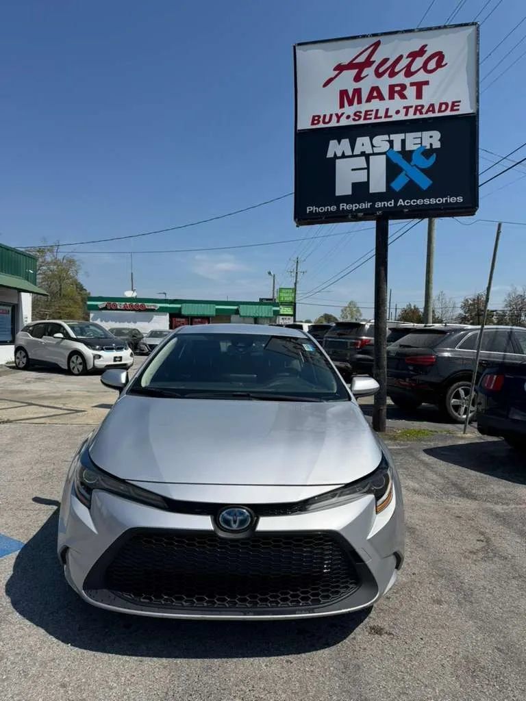 Used 2022 Toyota Corolla LE FWD image 2