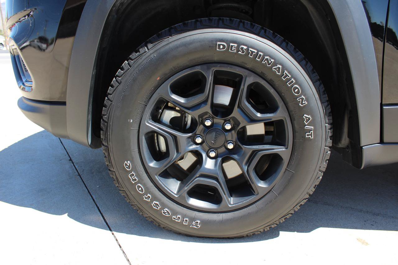 Used 2022 Jeep Cherokee Latitude w/ Sun & Sound Group AWD/4WD image 40