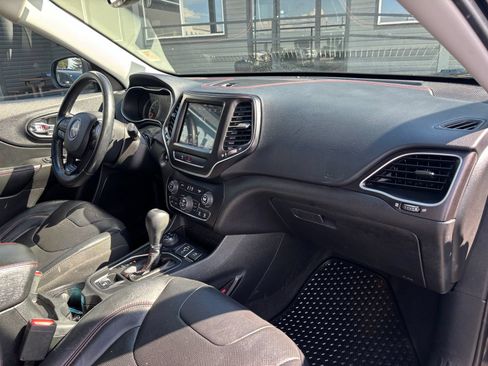 Used 2019 Jeep Cherokee Trailhawk AWD/4WD image 26