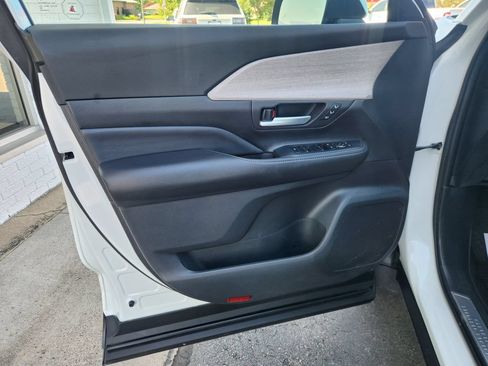 Used 2024 Toyota Grand Highlander AWD image 26