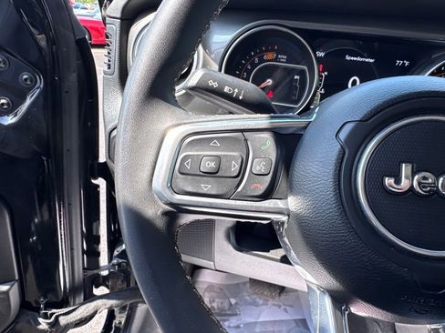 Used 2023 Jeep Wrangler Unlimited Sahara AWD/4WD image 13