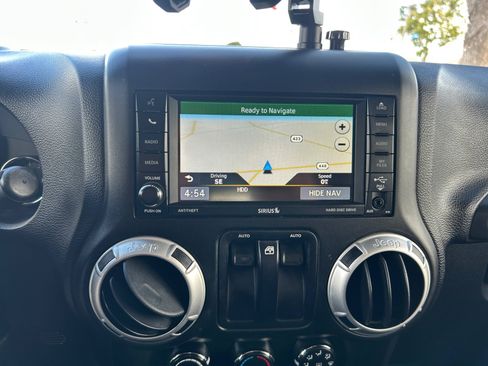 Used 2016 Jeep Wrangler Sahara w/ Connectivity Group AWD/4WD image 28