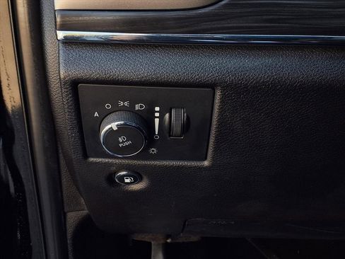 Used 2019 Jeep Grand Cherokee Limited w/ Luxury Group II image 14