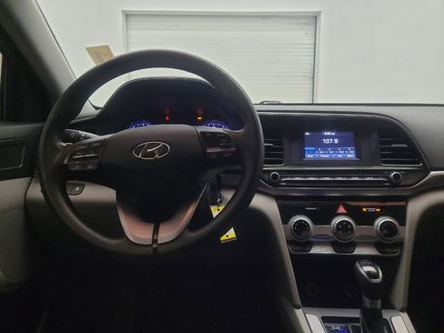 Used 2019 Hyundai Elantra SE FWD image 22