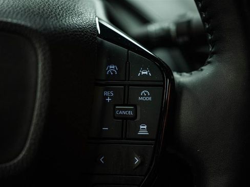 Used 2024 Toyota Prius XLE FWD image 17