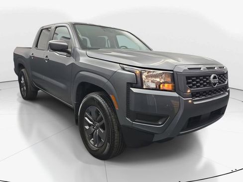 Used 2025 Nissan Frontier SV image 2