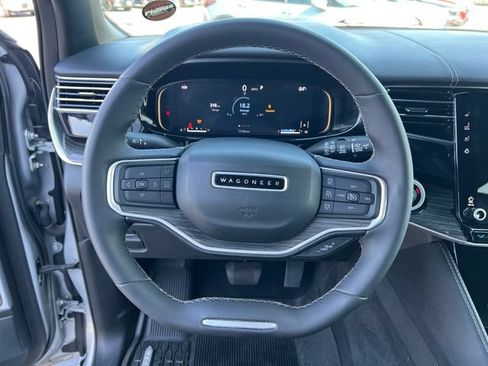 Used 2022 Jeep Wagoneer Series III w/ Flexible Seating Group AWD/4WD image 17
