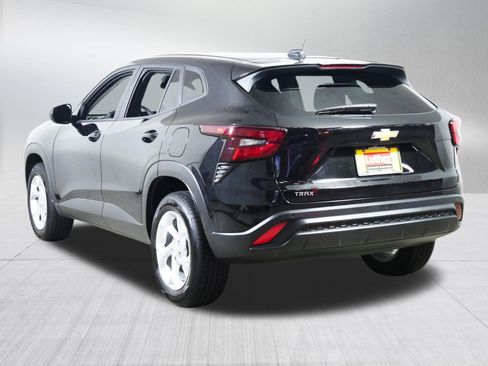 Used 2025 Chevrolet Trax LS w/ LS Convenience Package FWD image 5