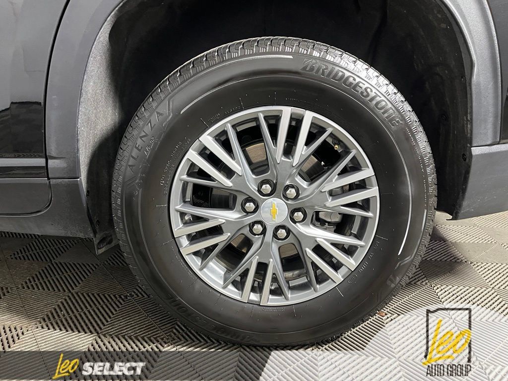 Used 2026 Chevrolet Traverse LT w/ Driver Confidence Package FWD image 32