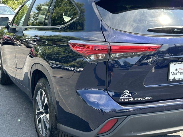 Used 2023 Toyota Highlander XLE FWD image 11