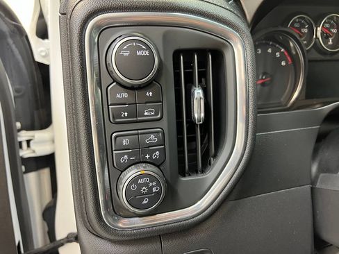 Used 2021 Chevrolet Silverado 1500 LTZ AWD/4WD image 17