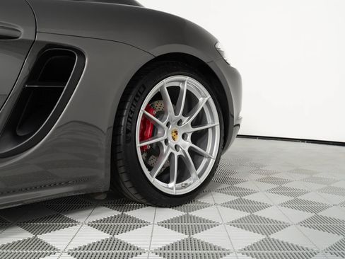 Used 2024 Porsche 718 Cayman GTS RWD image 18