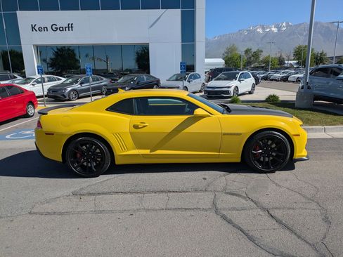 Used 2015 Chevrolet Camaro SS w/ SS Performance Package RWD image 2