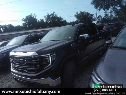 Used 2025 GMC Sierra 1500 SLT RWD image 1