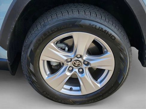 Used 2022 Toyota RAV4 XLE w/ XLE Grade Weather Package image 20