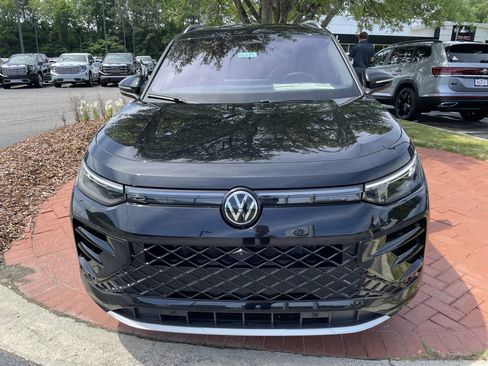 New 2026 Volkswagen Tiguan SEL R-Line AWD/4WD image 2