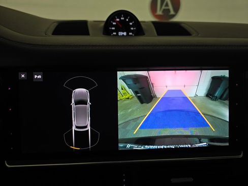 Used 2021 Porsche Cayenne GTS w/ Premium Package image 26