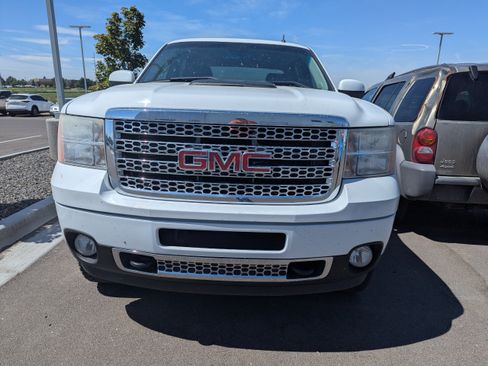 Used 2013 GMC Sierra 2500 Denali w/ Suspension Package, Off-Road AWD/4WD image 3