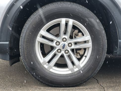 Used 2023 Ford Explorer XLT image 10