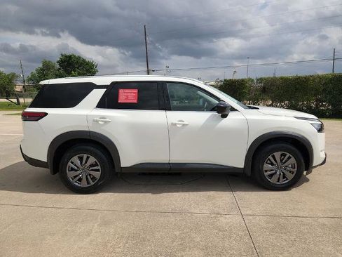 Certified 2025 Nissan Pathfinder S FWD image 4