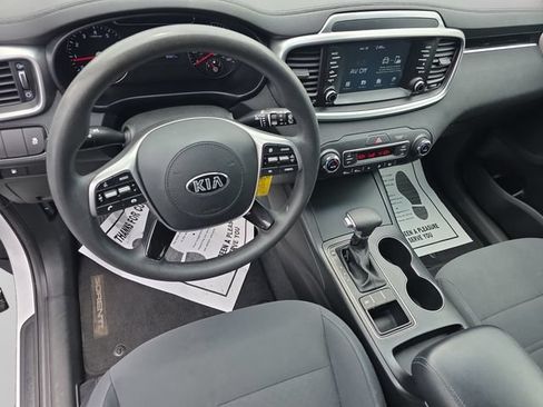 Used 2019 Kia Sorento FWD V6 image 16