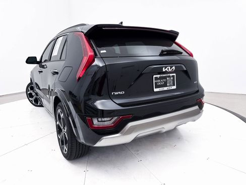 Certified 2024 Kia Niro SX Touring image 3